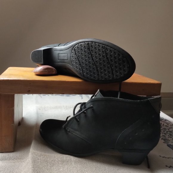 Rockport Cobb Hill Black Suede & Leather Bootie  9 - Picture 3 of 4